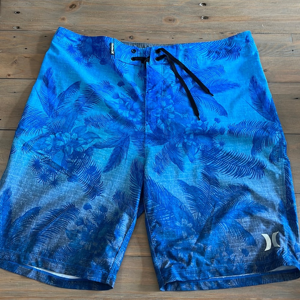 Hurley Men’s swim trunk size 33